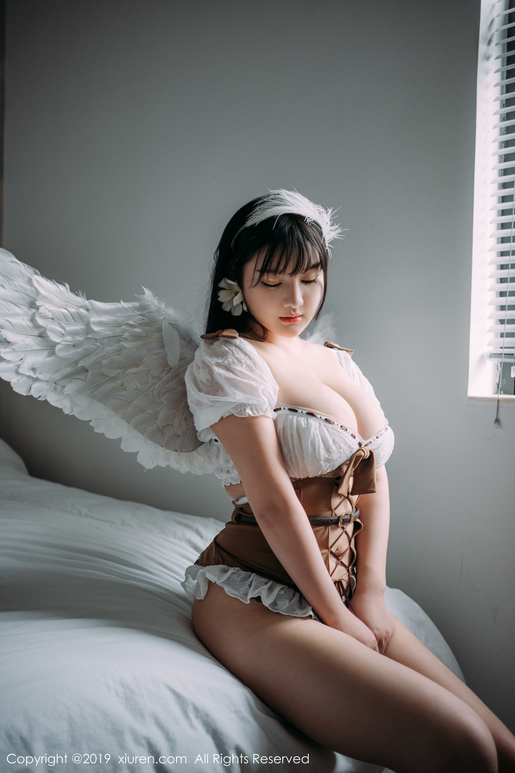 模特@小尤奈最新性感写真发布，童颜巨乳妹子演绎女仆与魅惑内衣私房妩媚，清纯俏皮不失诱惑力，写真包含三套服饰